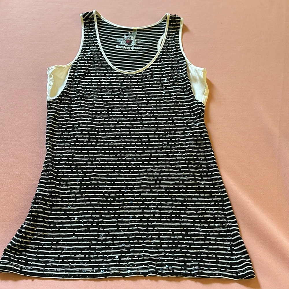 TWISTED HEART sequin embellished top. Size S.